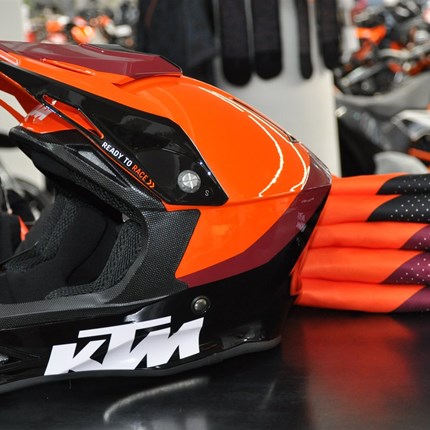 KTM Powerwear Offroad Kollektion 2020....
.... eingetroffen!!!
Vorbei schauen lohnt sich :)
