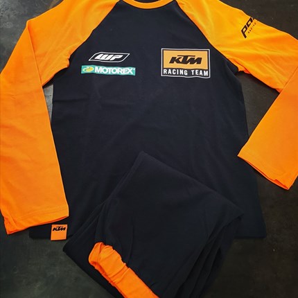 KTM Schlafanzug für Kinder
KTM Schlafanzug für Kinder bei uns erhältlich in verschiedenen Größen !!
