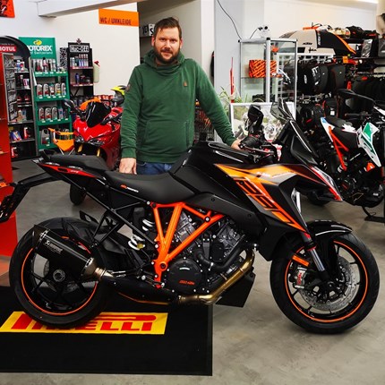 Ein weiterer glücklicher Kunde
Wir wünschen Stefan Köppel allzeit gute Fahrt und viel Spaß mit seiner neuen KTM Super Duke GT !!