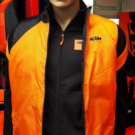KTM Westen bei uns erhältlich !!
KTM Westen bei uns erhältlich !!
Halten schön warm und sehen super stylisch aus !!