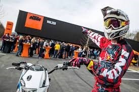 Erleben Sie bei einem virtuellen Rundgang den KTM Walzer Flagshipstore in Spielberg
https://mpembed.com/show/?m=5LXWhR2E4GZ&mpu=671