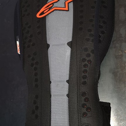 KTM Alpinestars Rückenprotektor !!
KTM Alpinestars Rückenprotektor ist wieder in allen Größen bei uns am Lager !!
