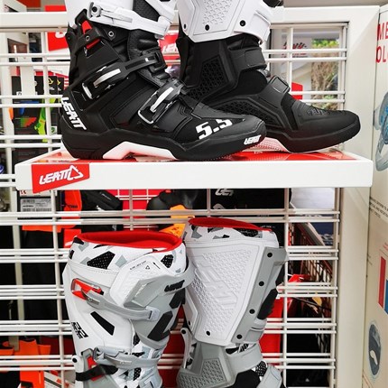 Neue LEATT Crossstiefel stehen für euch bereit!!
Neue LEATT Crossstiefel stehen für euch bereit!!