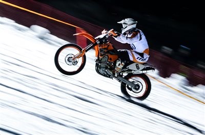 Daniel Stocker gewinnt Snow Speed Hill Race 2017 Beim 9. Snow Speed Hill auf der Reiteralm wiederholte Daniel Stocker (2Rad Lenz Racing Team) in der Motorrad-Klasse 2 seinen Vorja... Weiter >>