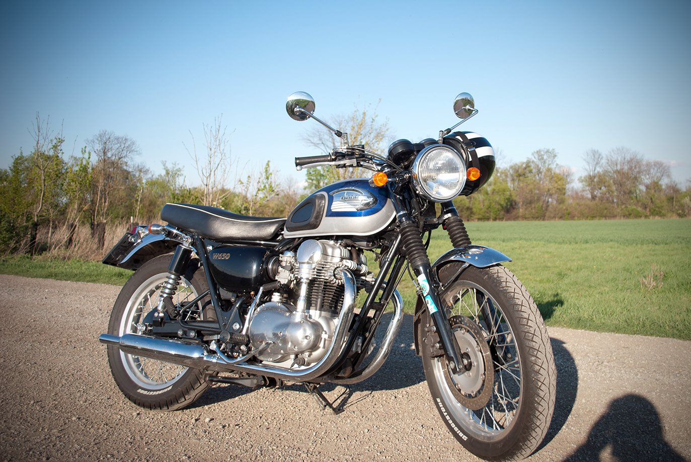Umgebautes Motorrad Kawasaki W 650 Von Modderfreak 1000psat