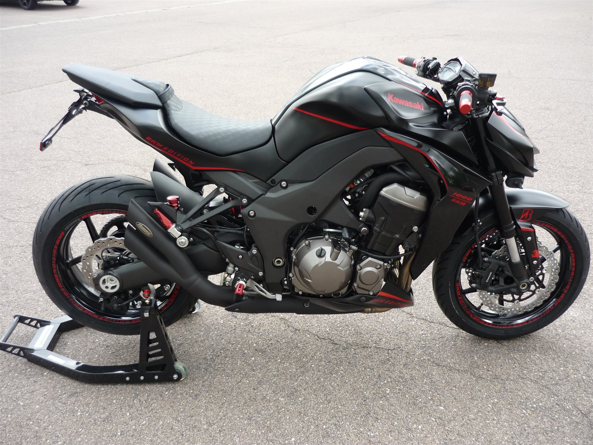 Umgebautes Motorrad Kawasaki Z1000 R von BKM Bikes Handels 