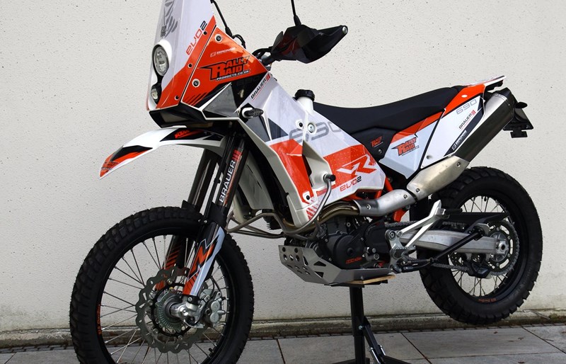 Umgebautes Motorrad KTM 690 LC4 Rally von Bräuer