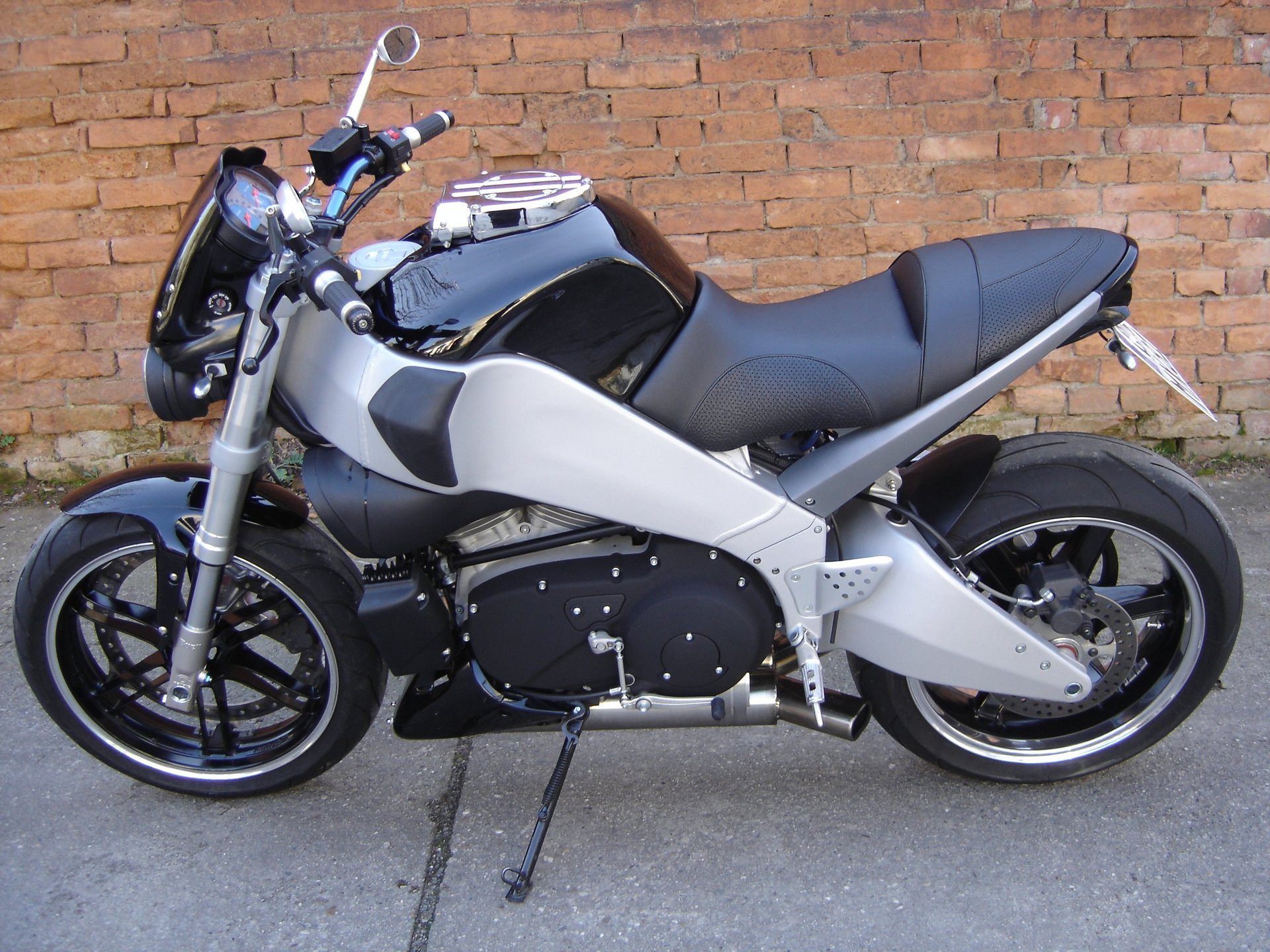 Umgebautes Motorrad Buell XB 9SX von Wild East Motorcycles 