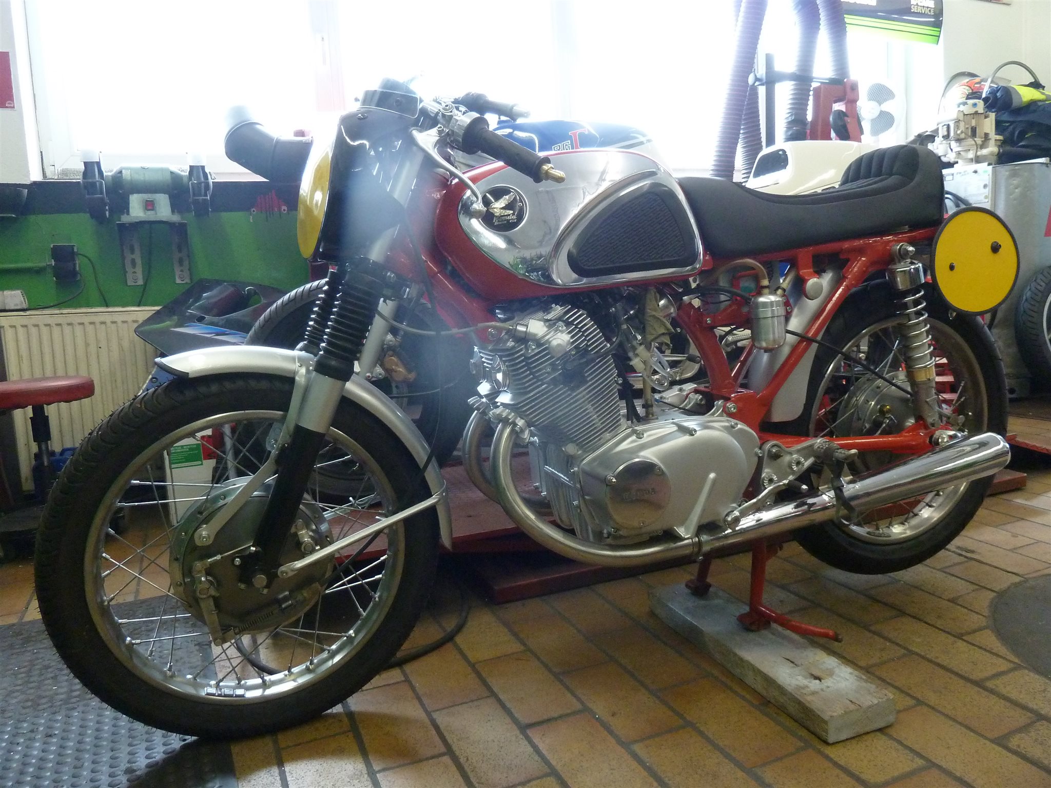 Umgebautes Motorrad Honda CB 450 von Zweirad Schneider Inh 