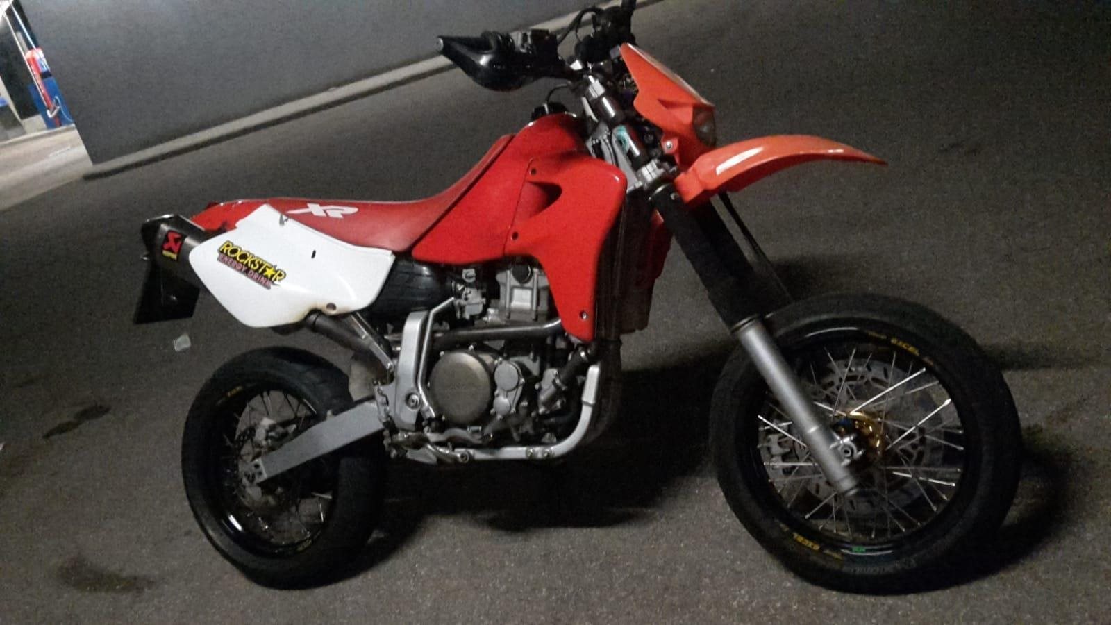 Umgebautes Motorrad Honda Xr R Supermoto Von Mrquzo Ps At