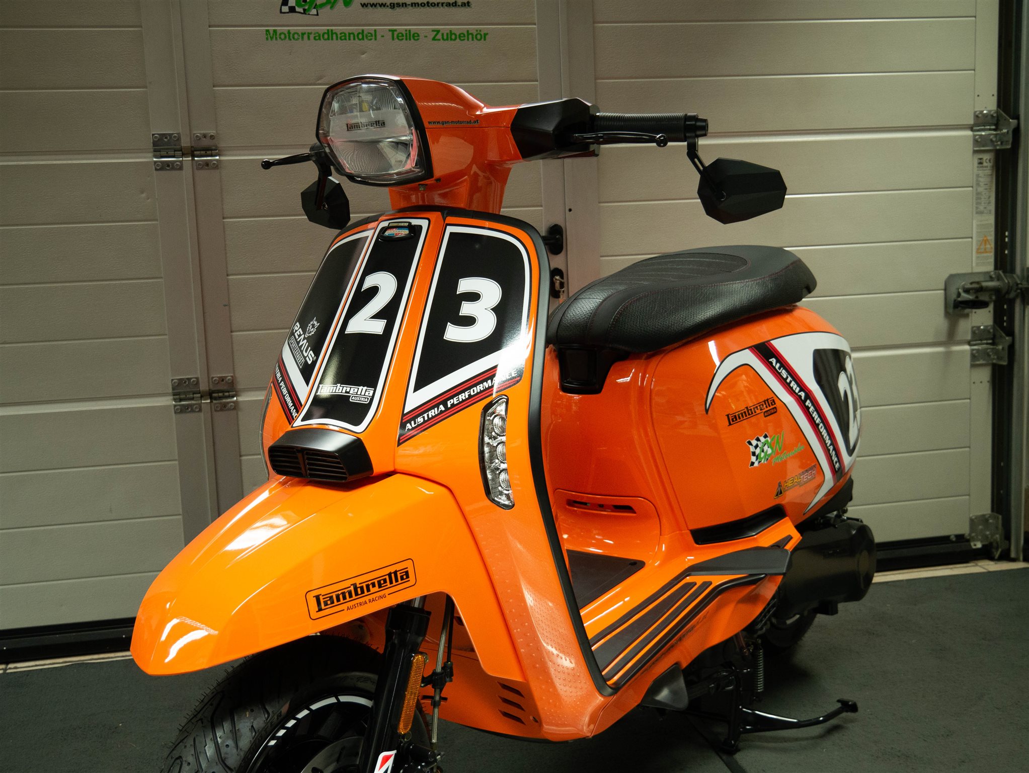 Umgebautes Motorrad Lambretta V200 Special Von Gsn Motorraeder 1000ps At