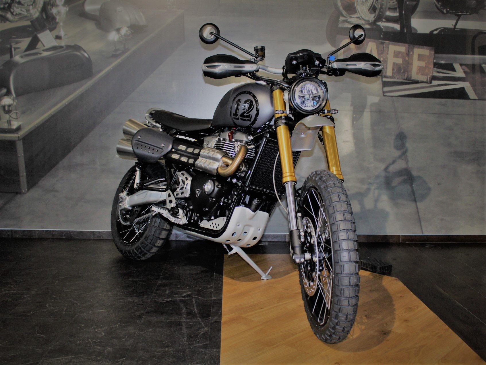 Umgebautes Motorrad Triumph Scrambler 1200 XE von 