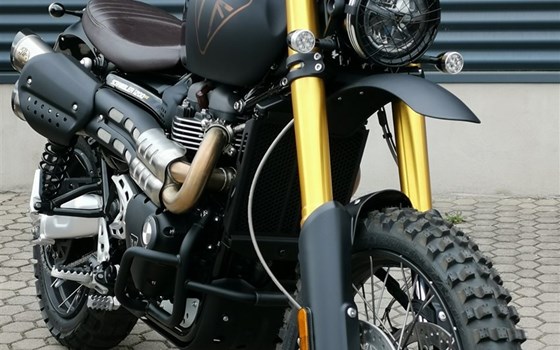 Umgebautes Motorrad Triumph Scrambler 1200 XE von Stärker 